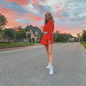 Meet your Posher, Elise